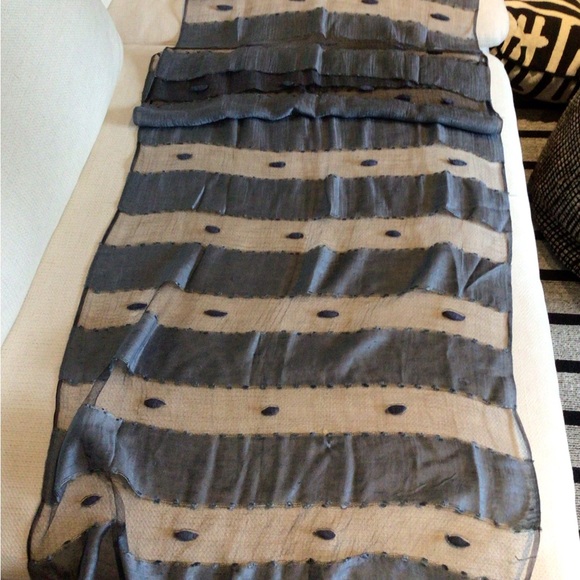 Elegant scarf - Picture 2 of 2